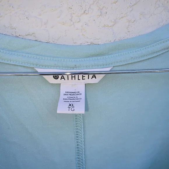 Athleta Stratus II Top in a light blue or aqua - Picture 4 of 7
